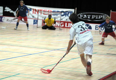 Fredrik Hollm�rus kirmaa avointa v�yl��