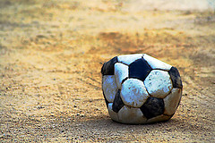 Jalkapallo heikossa jamassa, tribuutti Kupittaan k�rsiv�lle nurmelle