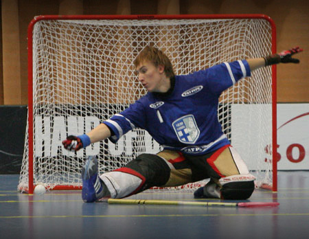 Niko Nordstr�m tyylittelee Latvia-ottelun er�tauolla